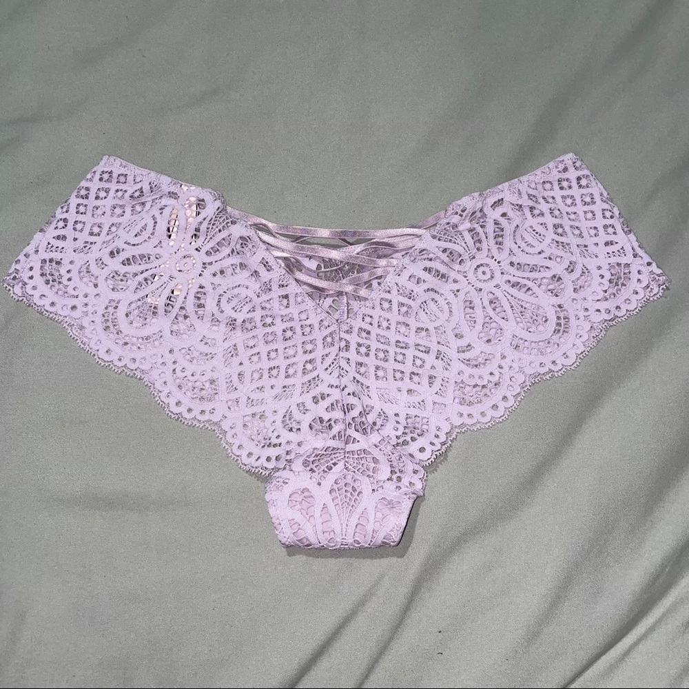 Brand new VS Cheeky lace panty - size M